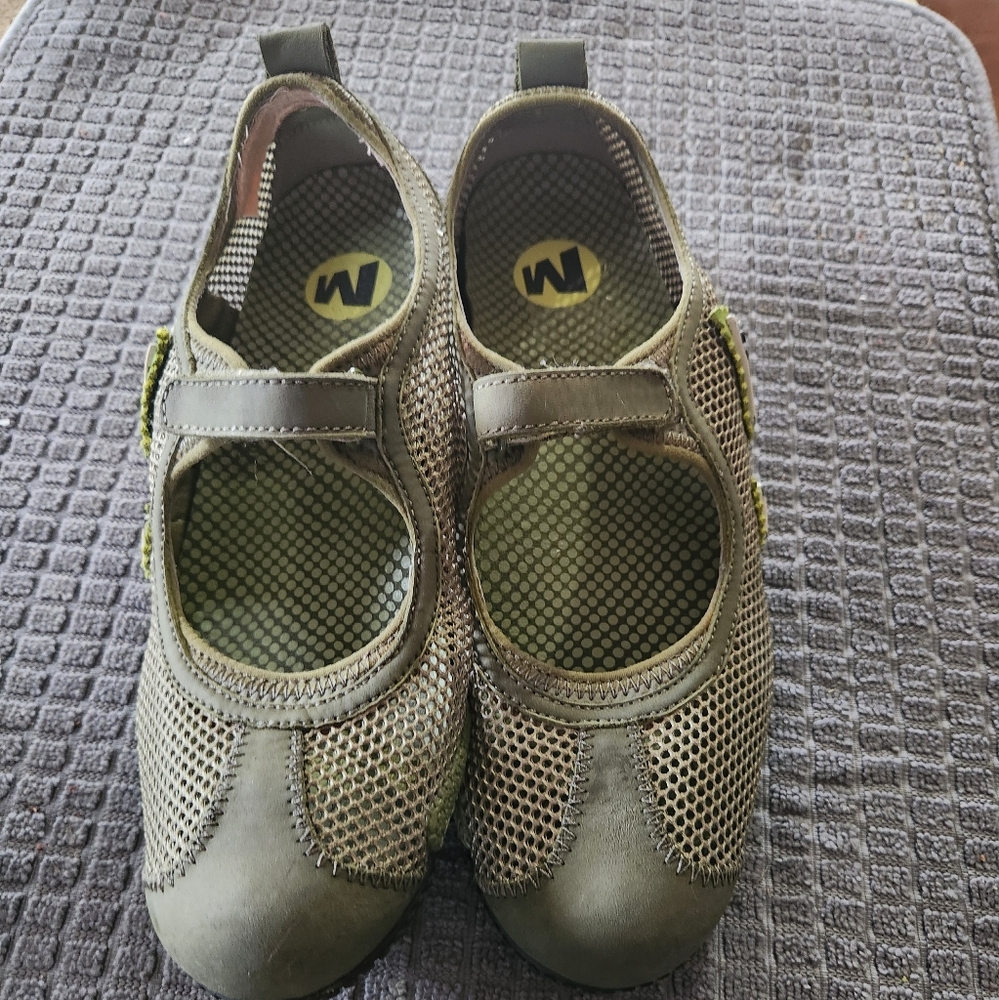 Womens Merrell Green Mesh Shoes With Rugged Sole Size 9